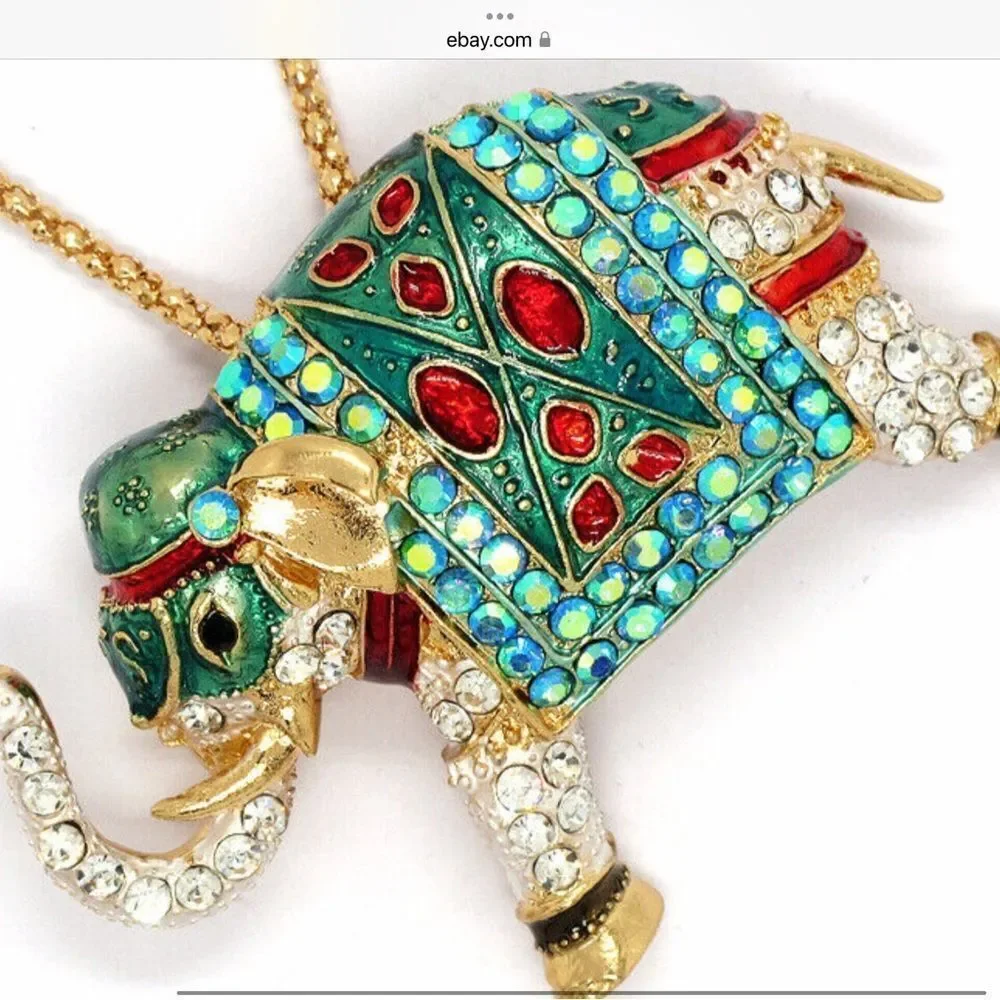 🐘 Betsey Johnson stunning sparkling fancy elephant necklace 🐘